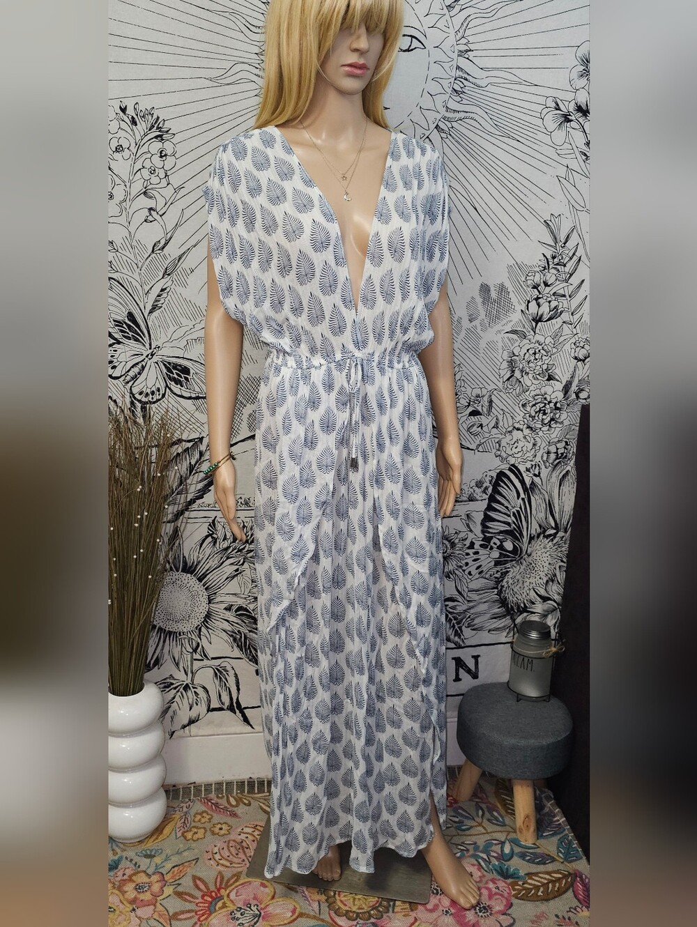 Elan White and Blue Leaf Printed V-Neck Maxi Dress Elastic Waist Small